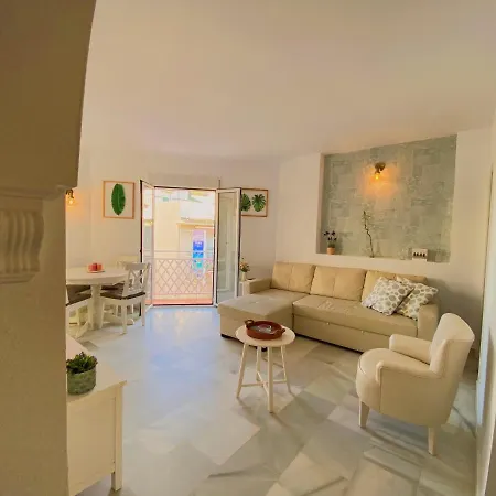 Apartamento Carihuela Las Piramides * Торремолинос