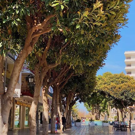 En La Carihuela-costa Del Sol * טורמולינוס
