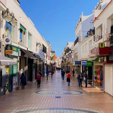 En La Carihuela-costa Del Sol * טורמולינוס